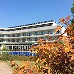 Ata 4*