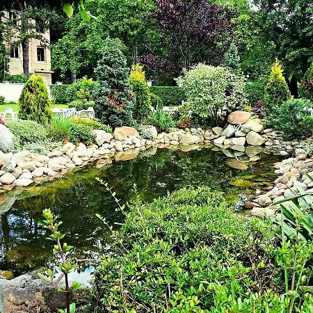 Ata מלון וארשץ