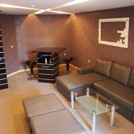 Ata מלון וארשץ